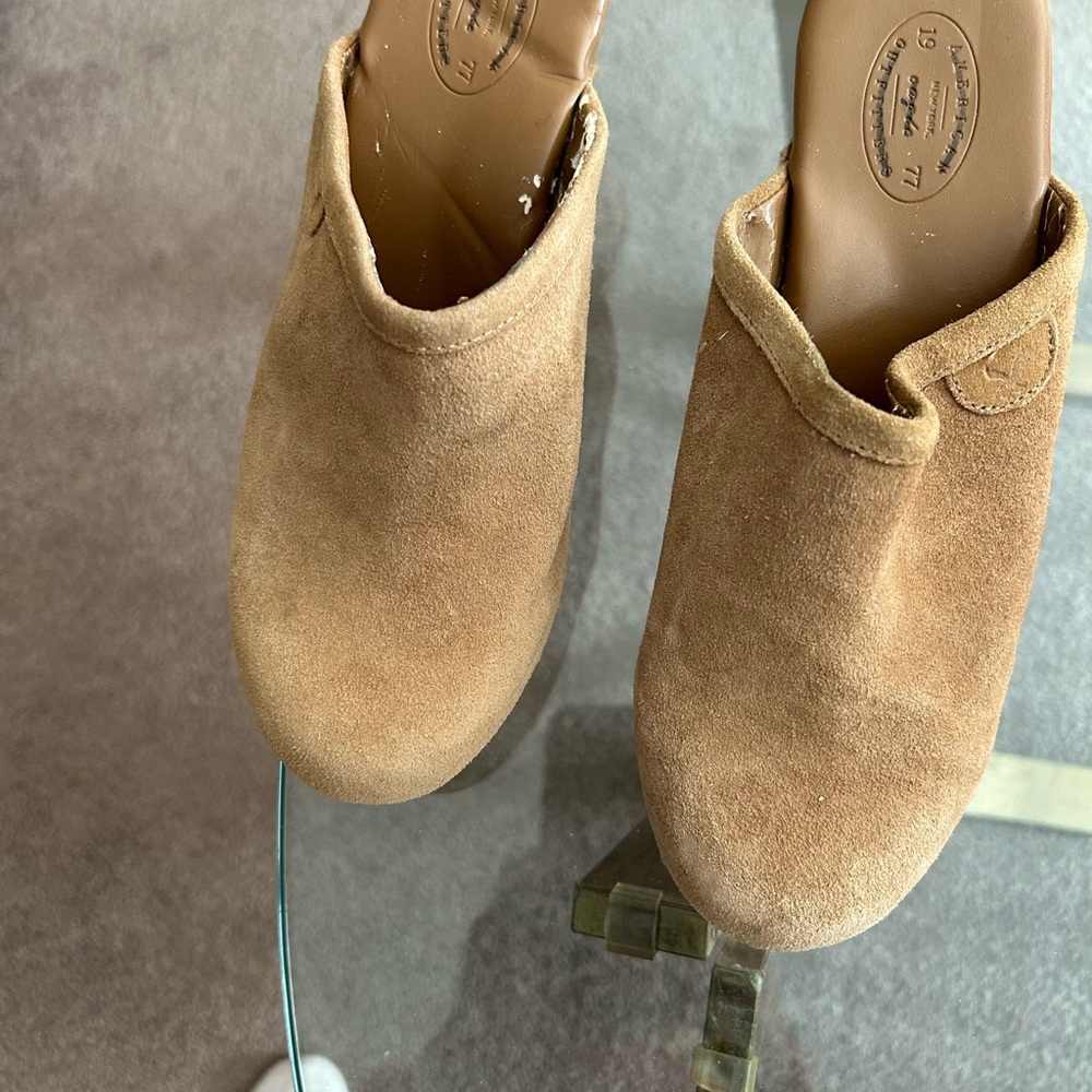 American outfitters clogs size 6 used condition has peeling
